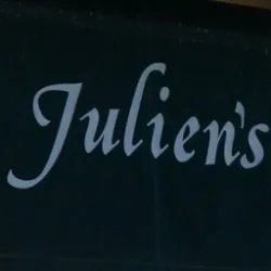 Julien's and Mí Vida